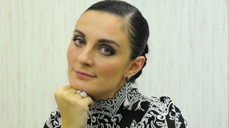 Елена Ваенга отменяет концерты из-за потери голоса
